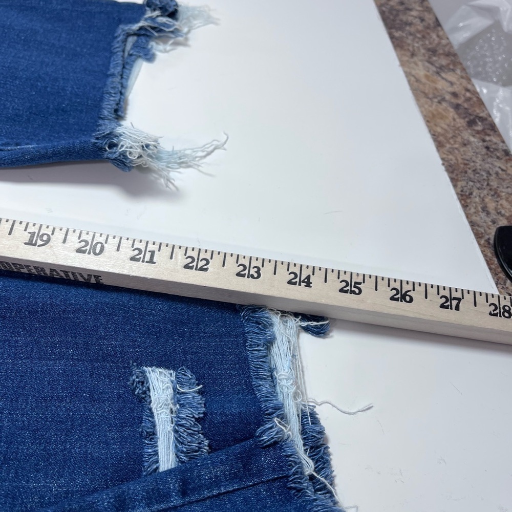 Levi’s 724 High Rise Straight Jeans Stretch Women's 32 Blue Frayed Hem Dark Wash - Picture 7 of 10